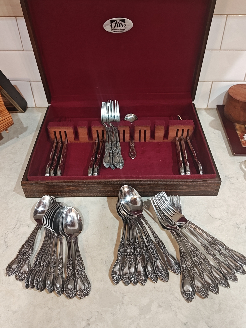 Oneida WMA Roger Delux Stainless Flatware Set Total 45 Pcs.
